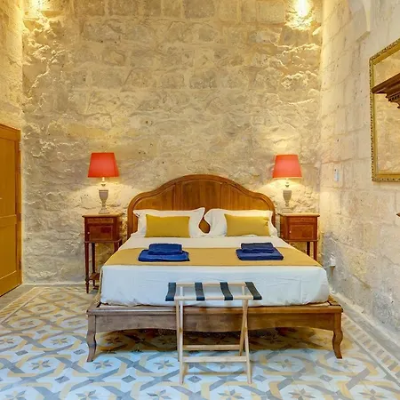Traditional Maltese Townhouse In Cospicua بيت للعطل